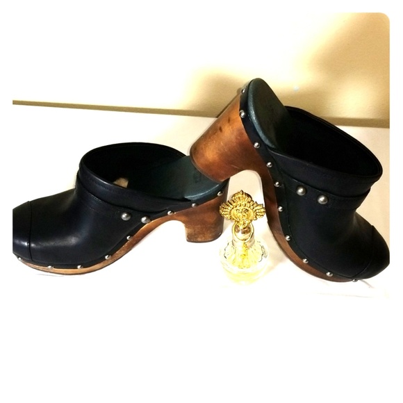 *sold* Ugg Black Clogs - Picture 1 of 8